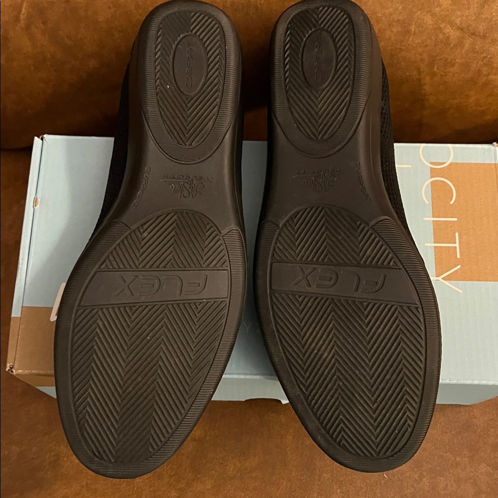 LifeStride Velocity 2.0 Black Flats - Picture 4 of 4